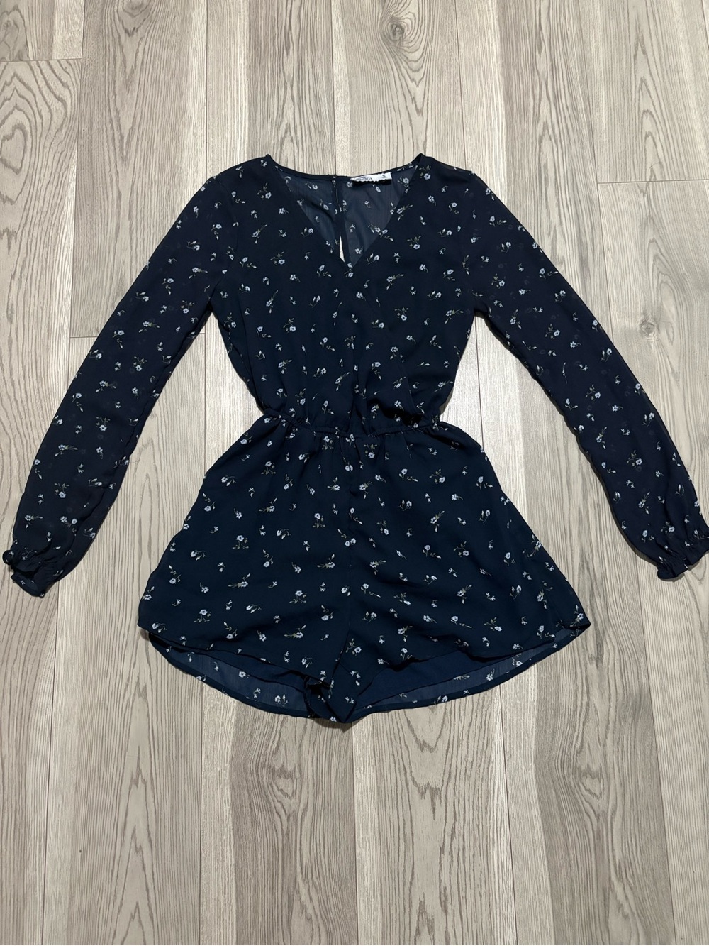 Hollister Navy Blue Floral Romper Size Small - Picture 2 of 10